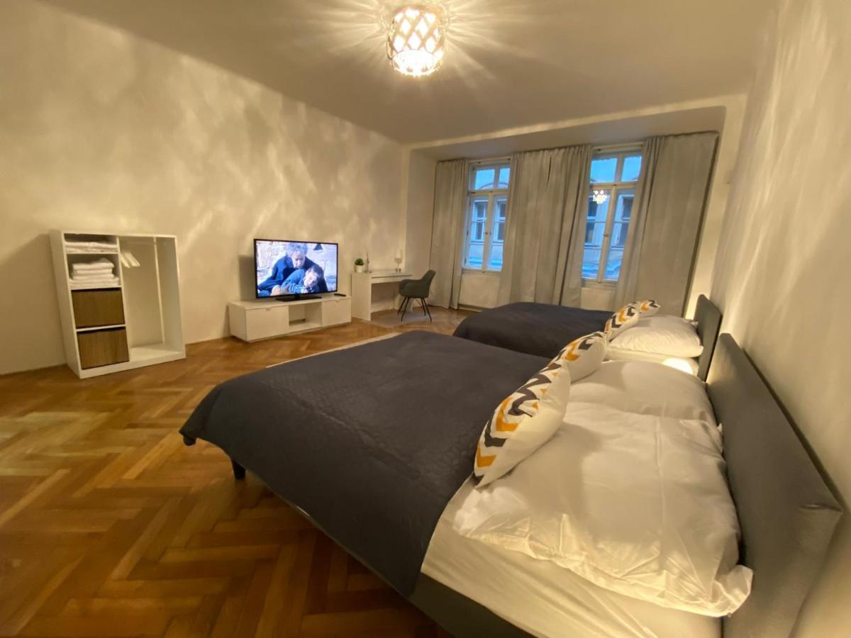 Spacious Apartment On Wenceslas Square プラハ エクステリア 写真